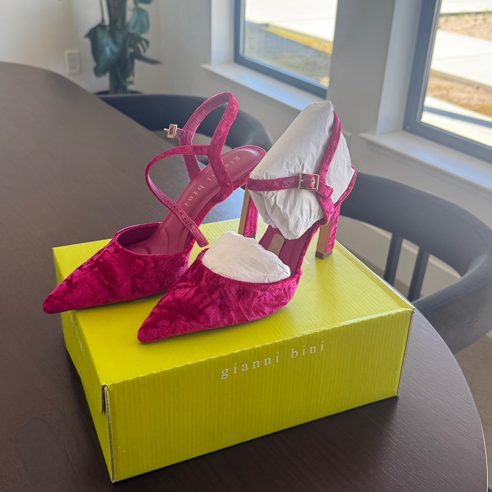 Gianni Bini Fuchsia Velvet Pointed-Toe Slingback Heels - Picture 4 of 5